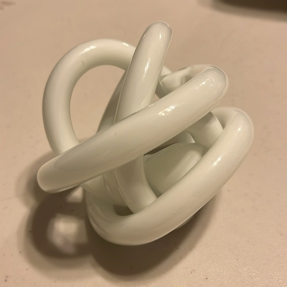 Glass knot hand blown clear cased white art glass knot sculptured paperweight - Picture 4 of 8